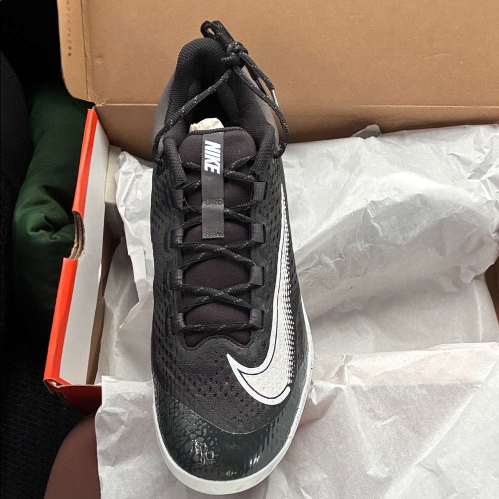Nike Black and White Alpha Huarache Elite 4 Low Baseball Metal Cleats- BRAND NEW